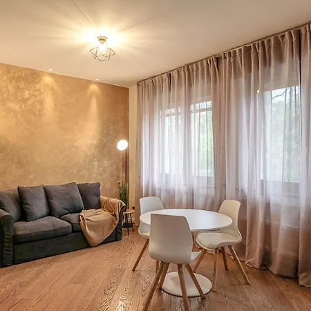 Apartamento And *